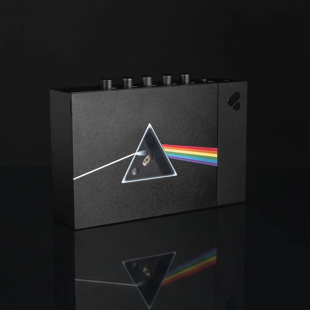 French retro-tech specialist We Are Rewind has teamed up with Pink Floyd for a limited-edition WE-001 player and remastered Dark Side of the Moon tape.