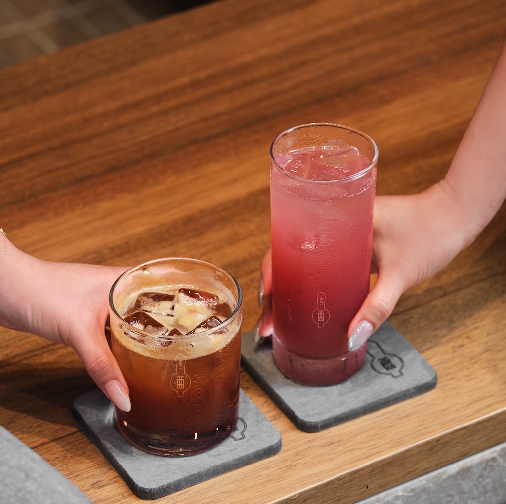 Draft Land HK has opened its first Kowloon outpost in Tsim Sha Tsui, teaming up with nodi coffee for a day-to-night café-cocktail bar experience.