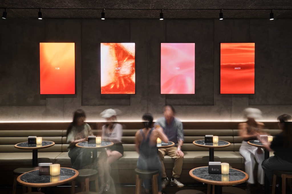 Draft Land HK has opened its first Kowloon outpost in Tsim Sha Tsui, teaming up with nodi coffee for a day-to-night café-cocktail bar experience.
