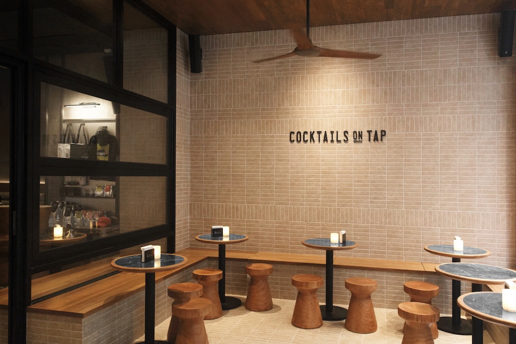 Draft Land HK has opened its first Kowloon outpost in Tsim Sha Tsui, teaming up with nodi coffee for a day-to-night café-cocktail bar experience.