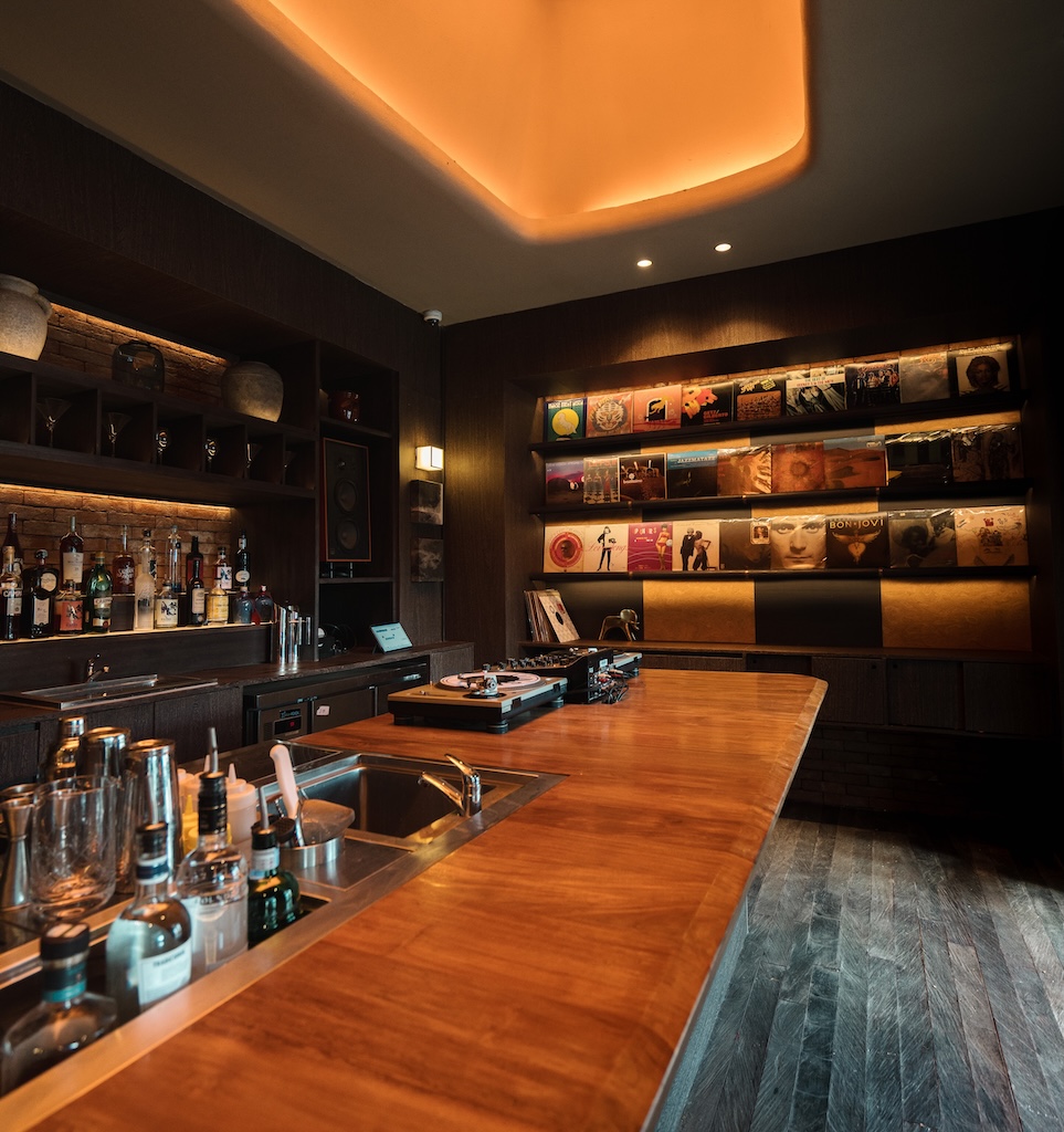 On Sanur's evolving high street, London-born yakitori restaurant Junsei pairs precision-grilled skewers with an intimate room, a vinyl soundtrack, and Tamba's cocktails right next door.