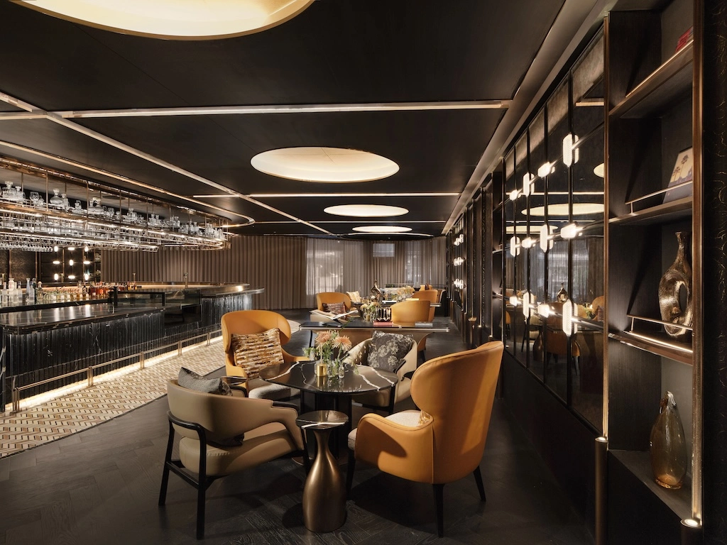 With a four-part concept inspired by the changing mood of an evening, AELA Social Bar brings an unusual twist to Bangkok’s cocktail scene.