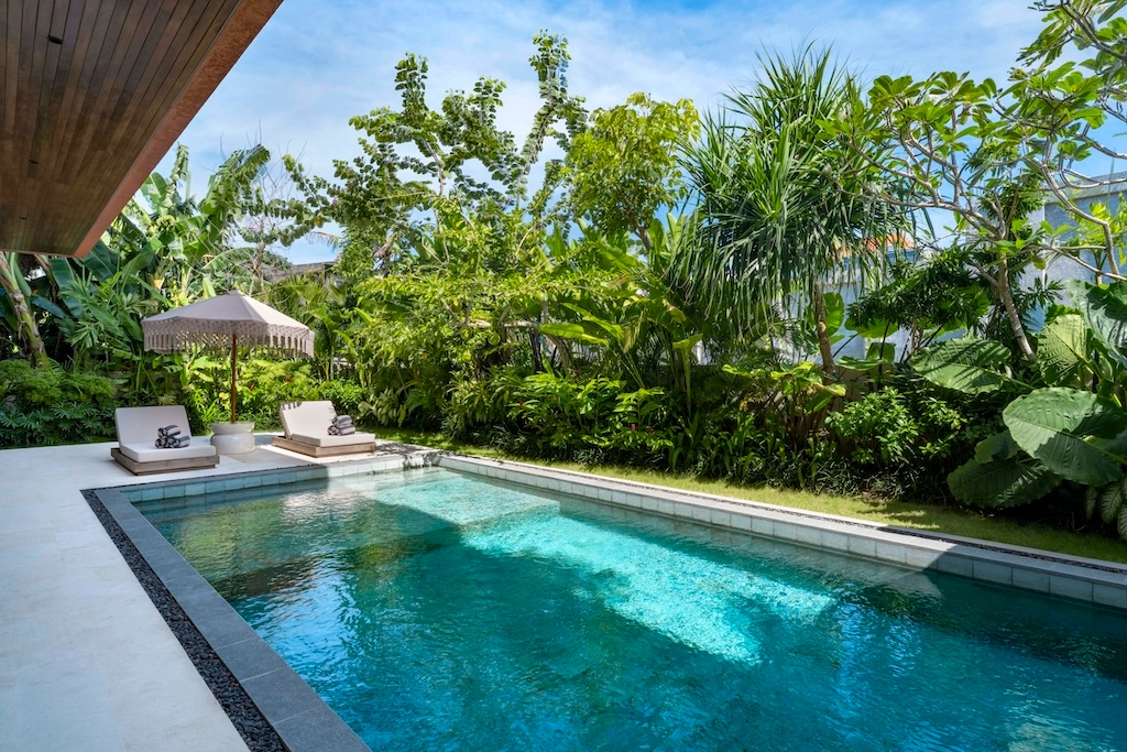 Beach clubs on foot, a rooftop pool made for sundowners and villas big enough for the whole crew. Here's how to do Canggu properly in four days.