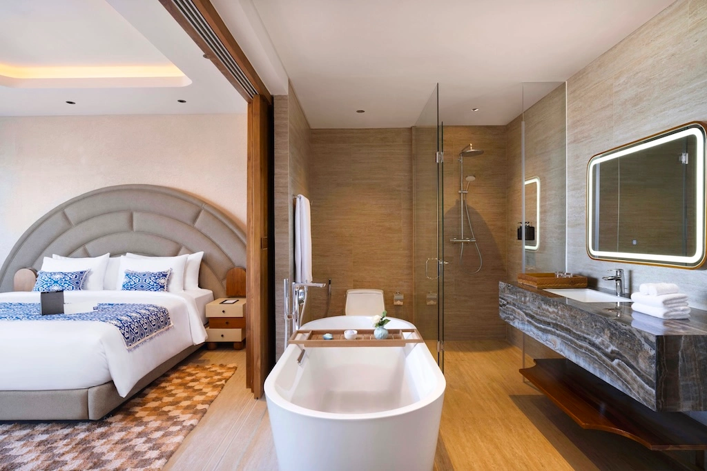 Beach clubs on foot, a rooftop pool made for sundowners and villas big enough for the whole crew. Here's how to do Canggu properly in four days.